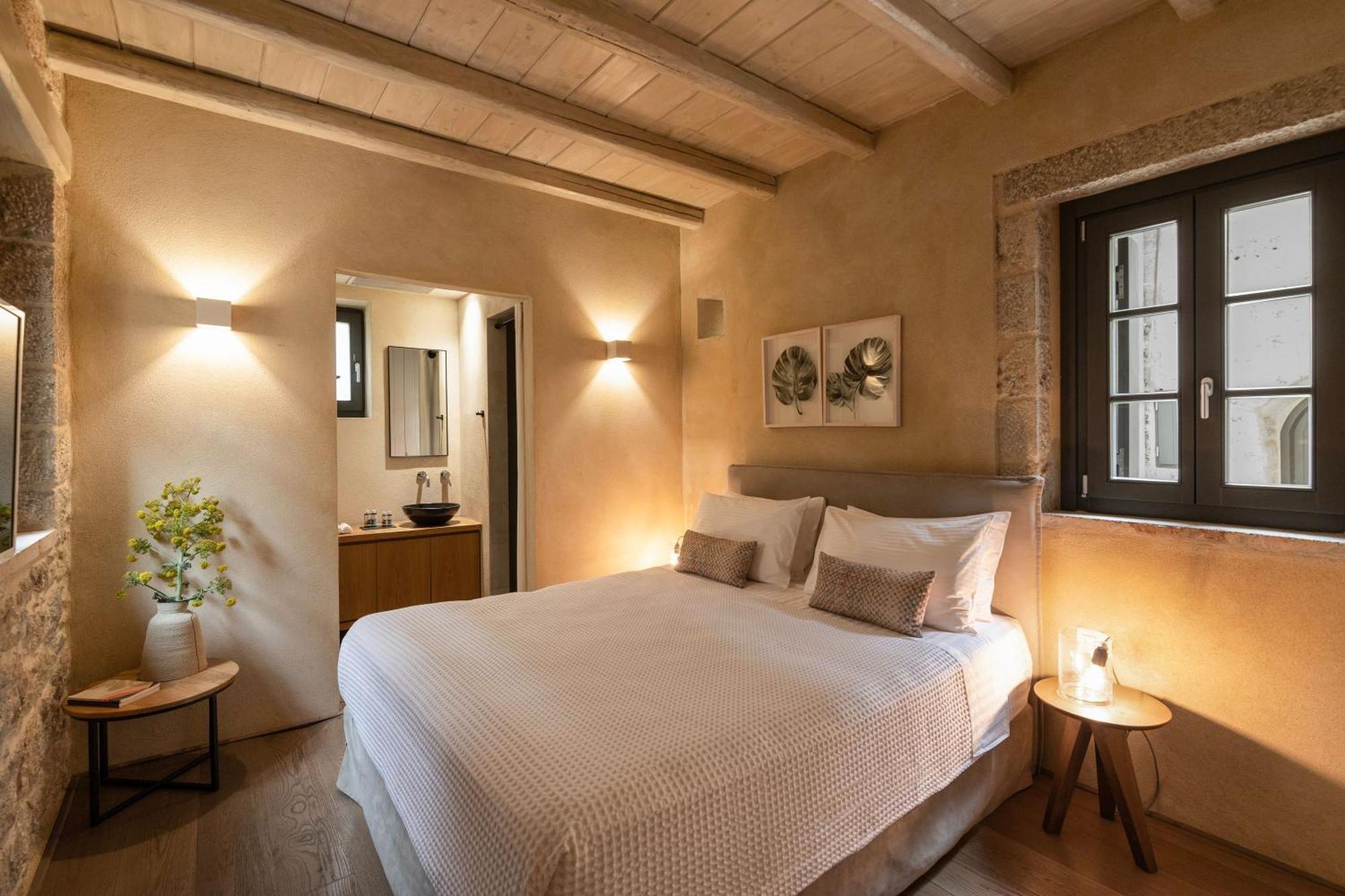 Korona Boutique Hotel ออยติลอน ภายนอก รูปภาพ
