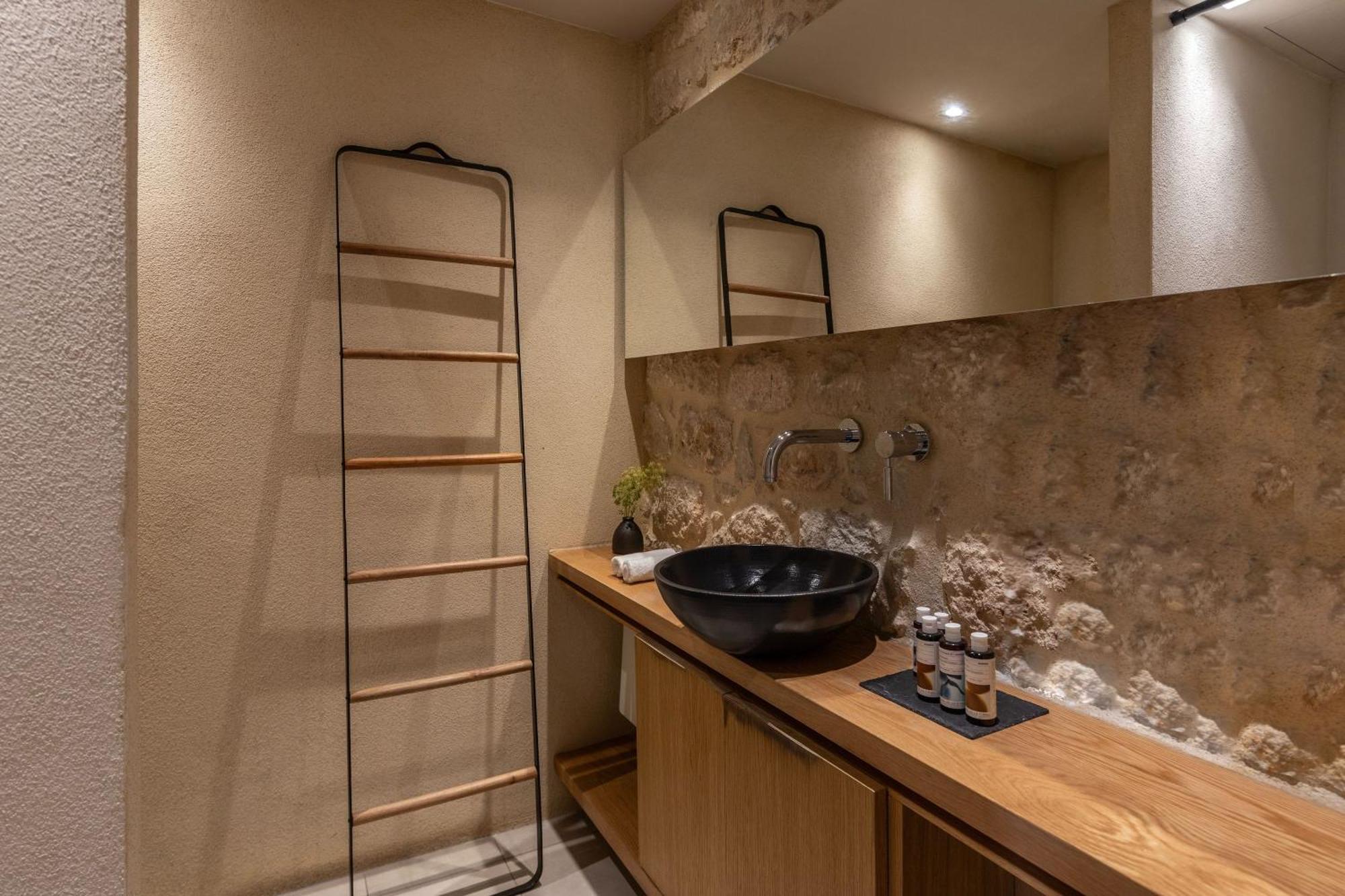 Korona Boutique Hotel ออยติลอน ภายนอก รูปภาพ