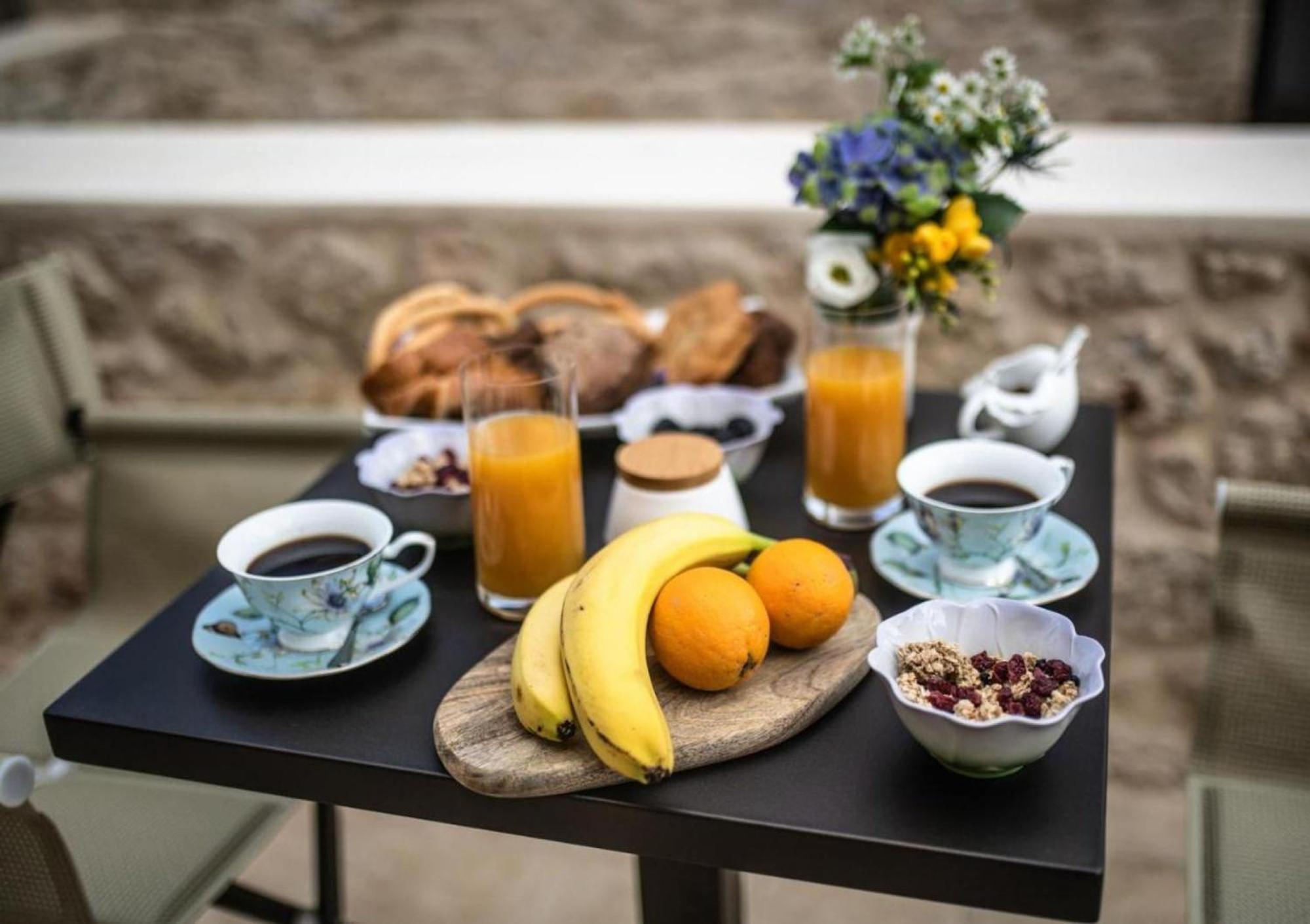 Korona Boutique Hotel ออยติลอน ภายนอก รูปภาพ