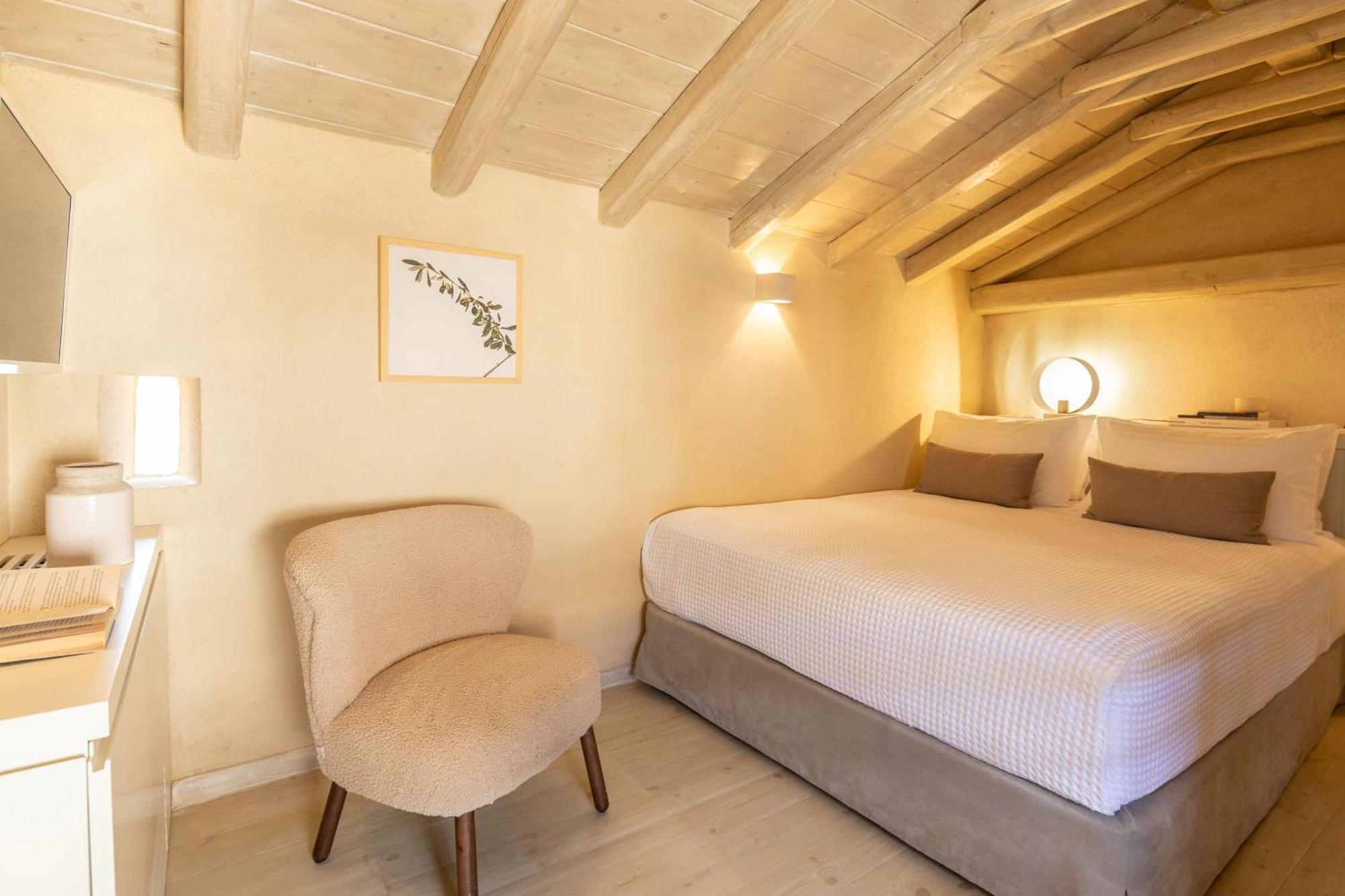 Korona Boutique Hotel ออยติลอน ภายนอก รูปภาพ